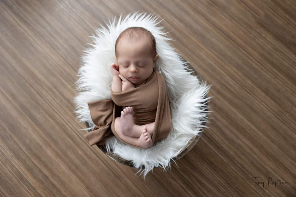 Un magnifique bébé qui dort durant une séance photo en Seine et Marne