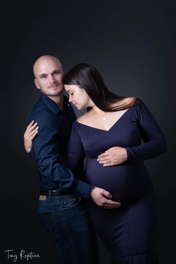 Une magnifique photo de futurs parents au Studio Tony Rapiteau