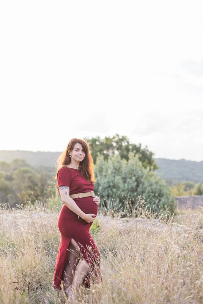 Une séance photo de grossesse à Avignon avec le photographe Studio Tony Rapiteau