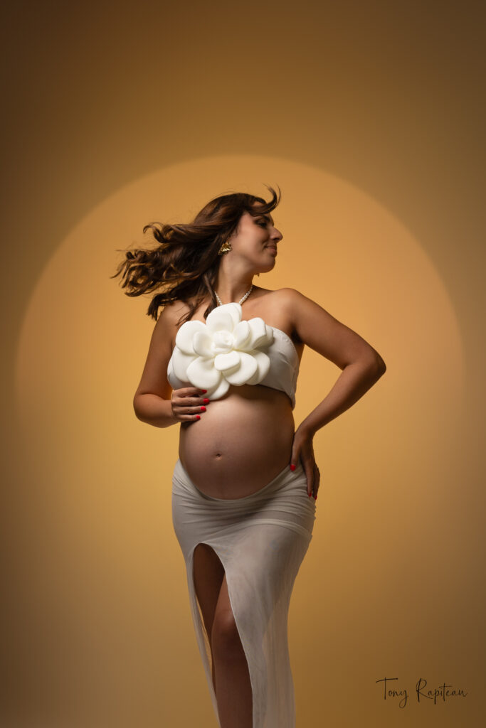 Laissez vous porter par une séance photo de grossesse haut gamme en Seine et Marne proche de Meaux au Studio Tony Rapiteau